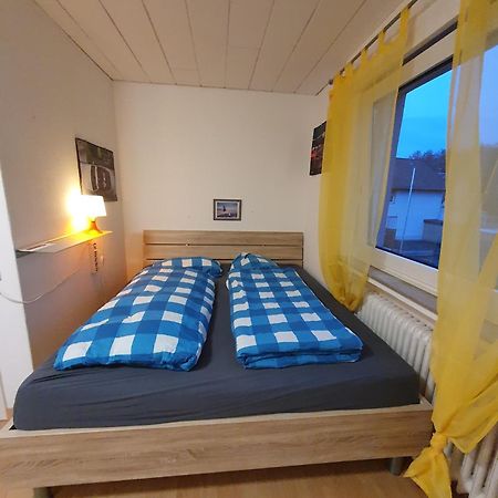 Geraeumiges Ferienhaus In Bad Salzuflen Mit Einfacher Ausstattung, Fuer Geschaeftsreisende, Gruppen Oder Familien Geeignet, 4 Schlafzimmer Exteriör bild