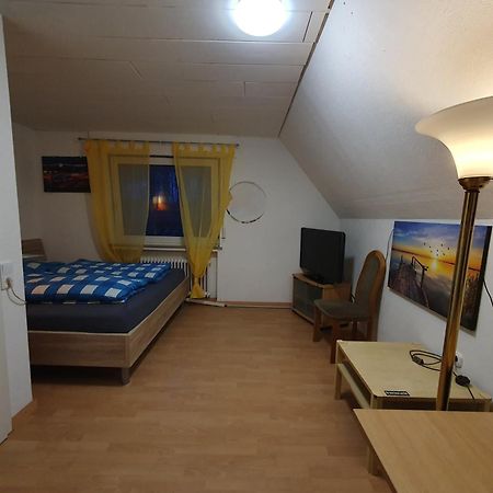 Geraeumiges Ferienhaus In Bad Salzuflen Mit Einfacher Ausstattung, Fuer Geschaeftsreisende, Gruppen Oder Familien Geeignet, 4 Schlafzimmer Exteriör bild