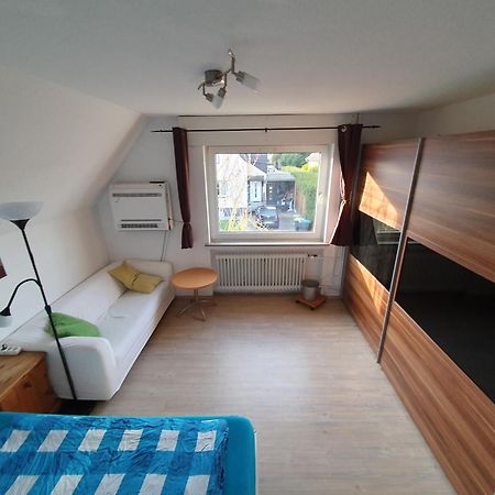 Geraeumiges Ferienhaus In Bad Salzuflen Mit Einfacher Ausstattung, Fuer Geschaeftsreisende, Gruppen Oder Familien Geeignet, 4 Schlafzimmer Exteriör bild