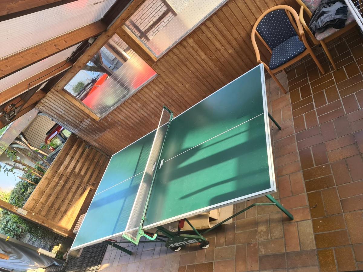 Geraeumiges Ferienhaus In Bad Salzuflen Mit Einfacher Ausstattung, Fuer Geschaeftsreisende, Gruppen Oder Familien Geeignet, 4 Schlafzimmer Exteriör bild