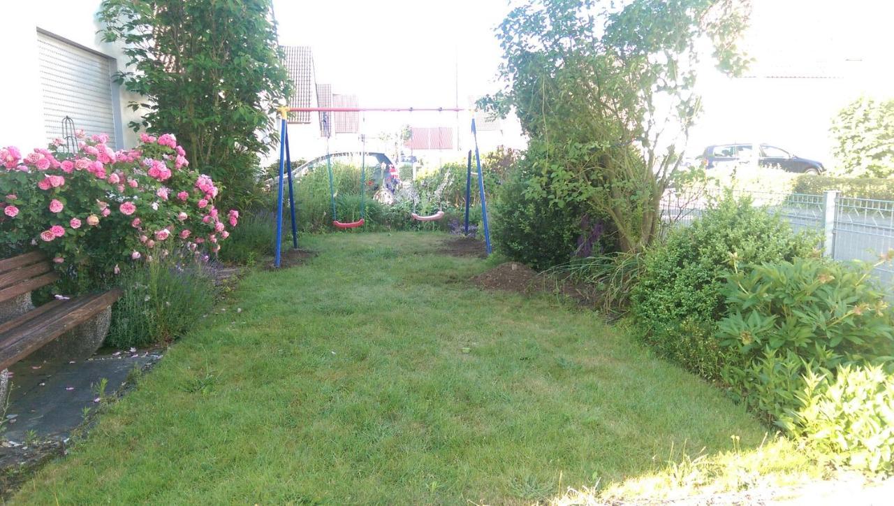 Geraeumiges Ferienhaus In Bad Salzuflen Mit Einfacher Ausstattung, Fuer Geschaeftsreisende, Gruppen Oder Familien Geeignet, 4 Schlafzimmer Exteriör bild