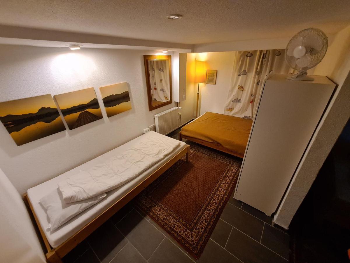 Geraeumiges Ferienhaus In Bad Salzuflen Mit Einfacher Ausstattung, Fuer Geschaeftsreisende, Gruppen Oder Familien Geeignet, 4 Schlafzimmer Exteriör bild