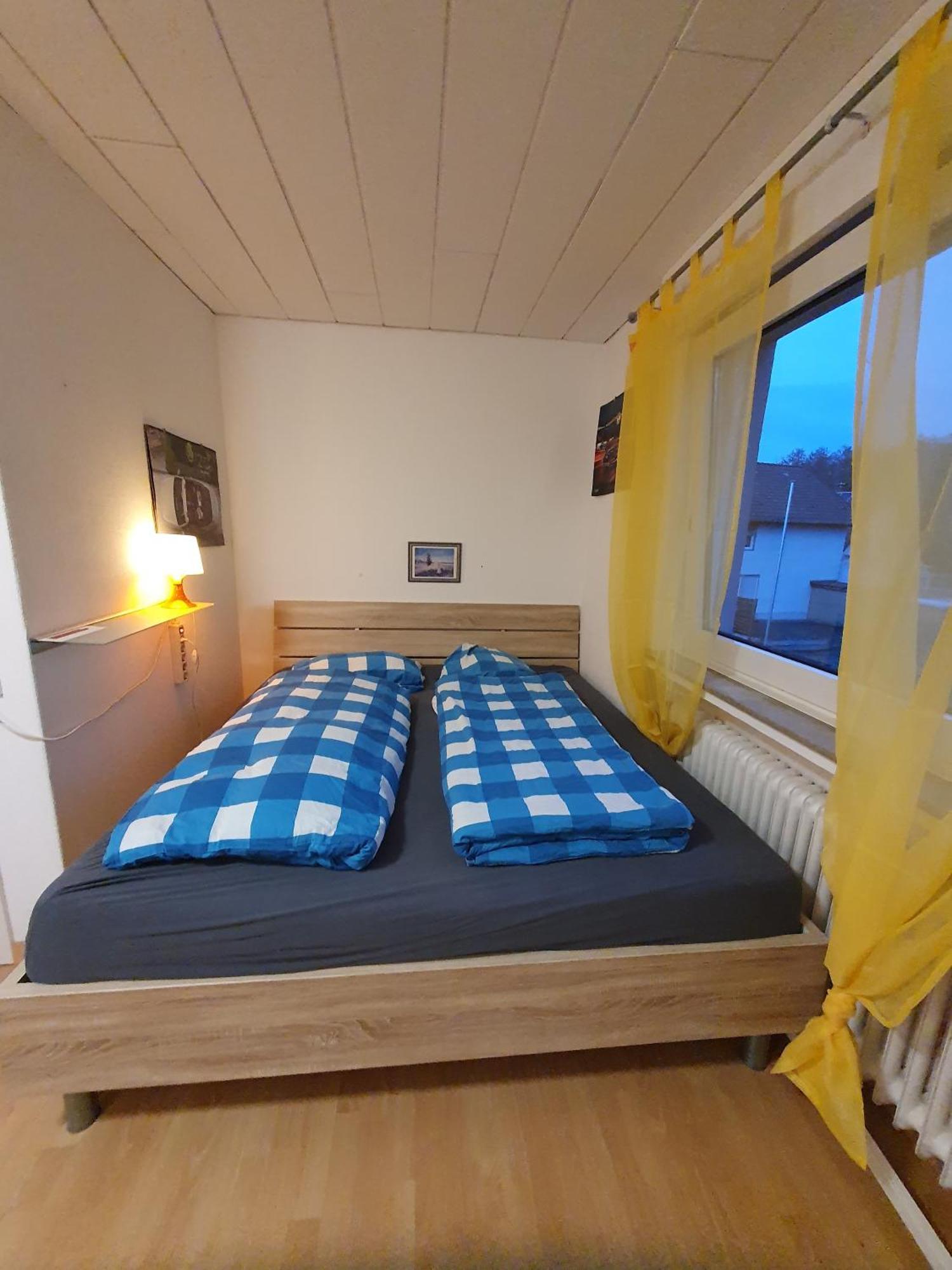 Geraeumiges Ferienhaus In Bad Salzuflen Mit Einfacher Ausstattung, Fuer Geschaeftsreisende, Gruppen Oder Familien Geeignet, 4 Schlafzimmer Exteriör bild