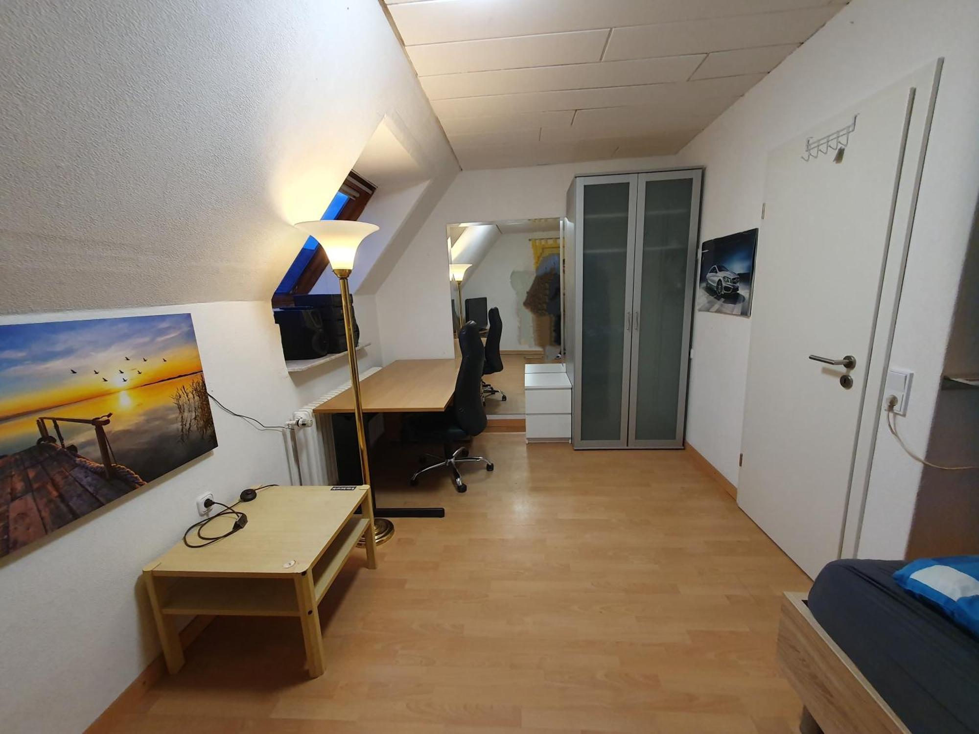 Geraeumiges Ferienhaus In Bad Salzuflen Mit Einfacher Ausstattung, Fuer Geschaeftsreisende, Gruppen Oder Familien Geeignet, 4 Schlafzimmer Exteriör bild